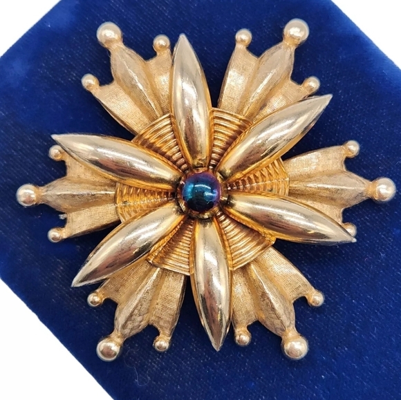 Vintage Signed Accessocraft Cabochon Flower Sun Starburst Maltese Cross Brooch - Picture 1 of 14